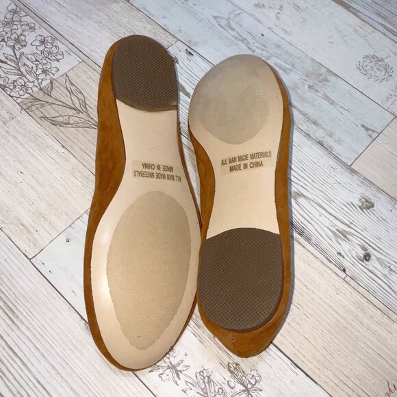 Guilty Soles Daniella Tan Scalloped  Flat - Picture 4 of 4